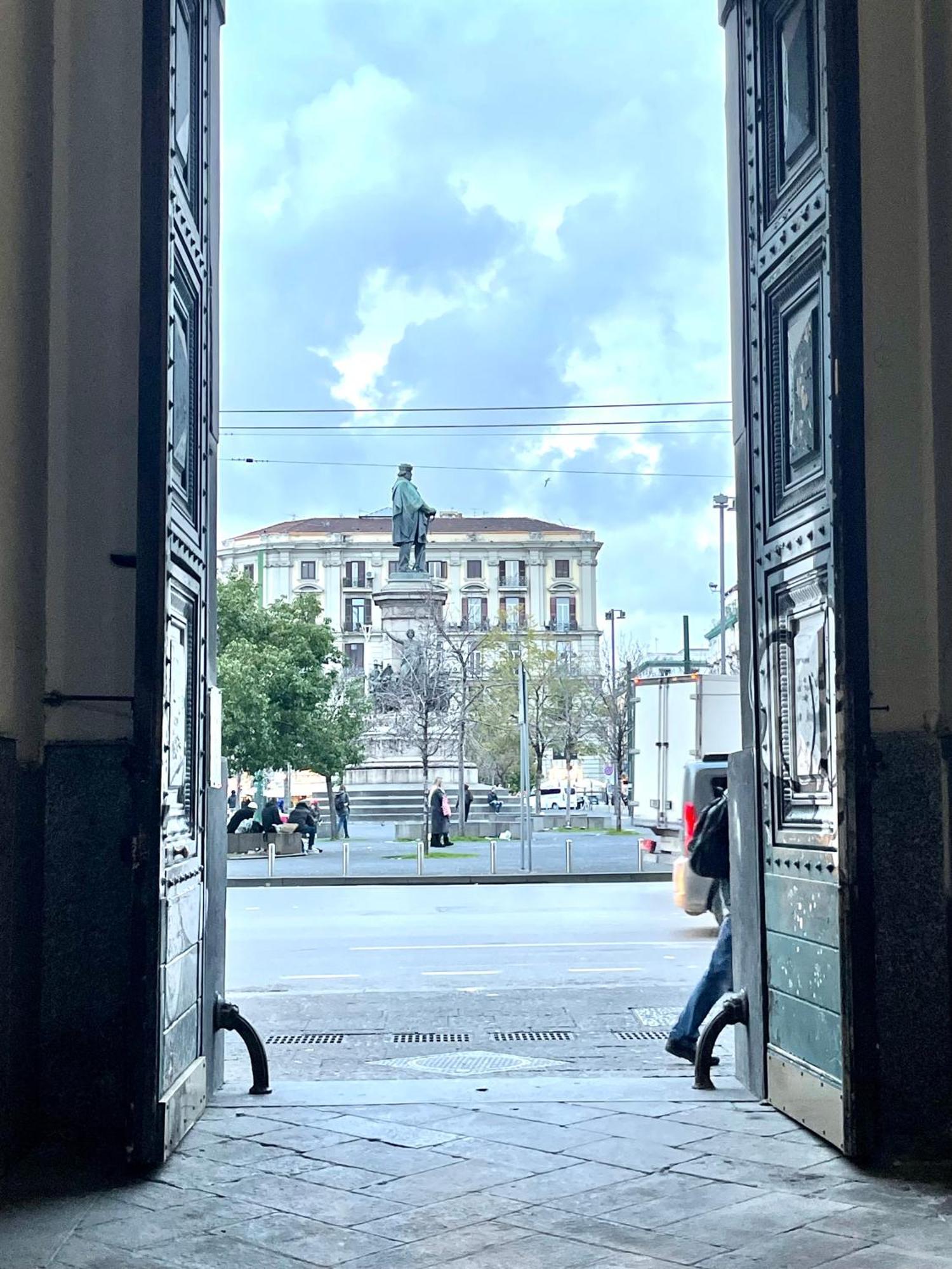 House Piazza Garibaldi By Loveinthetravel เนเปิลส์ ภายนอก รูปภาพ